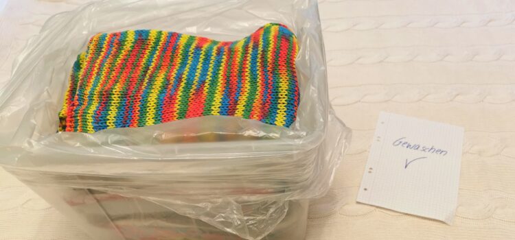 Kleiderspende gut vorbereiten Sammelbox für Kleiderspende vorbereiten